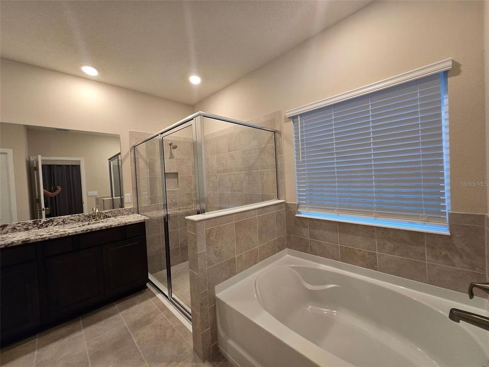 For Rent: $3,995 (4 beds, 3 baths, 3643 Square Feet)