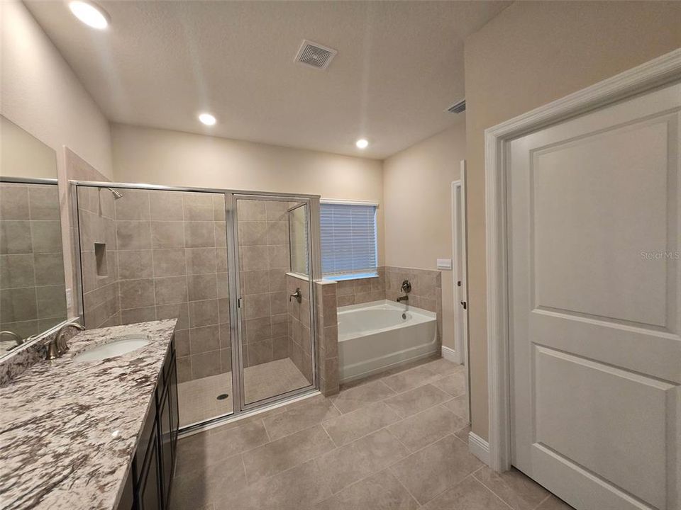 For Rent: $3,995 (4 beds, 3 baths, 3643 Square Feet)