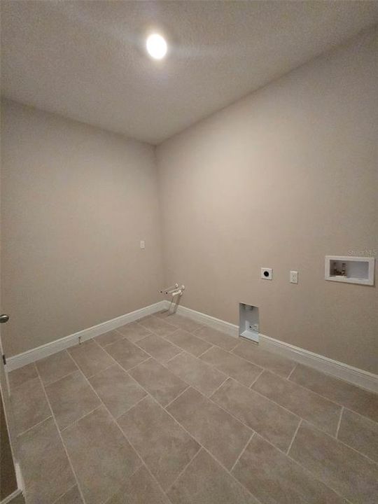 For Rent: $3,995 (4 beds, 3 baths, 3643 Square Feet)