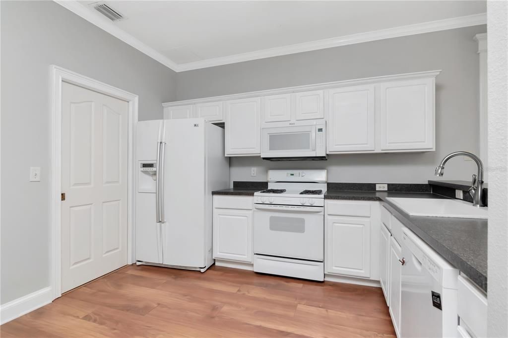 For Sale: $415,000 (3 beds, 2 baths, 1531 Square Feet)