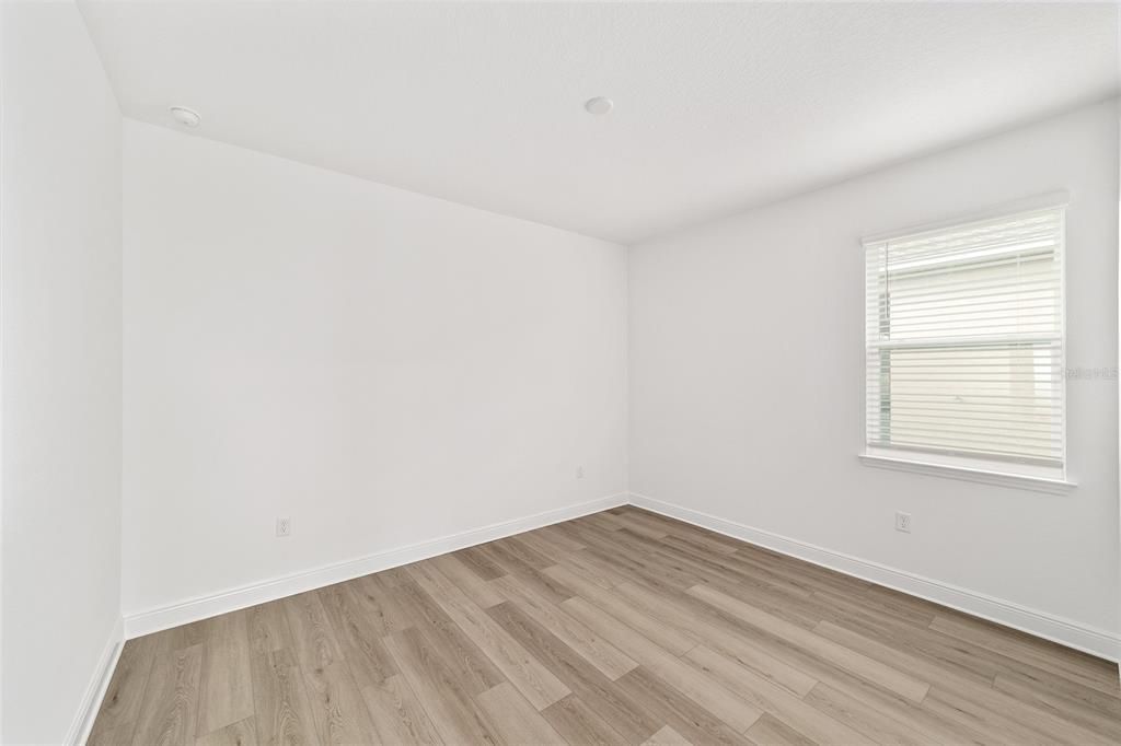 Activo con contrato: $443,000 (3 camas, 2 baños, 2678 Pies cuadrados)