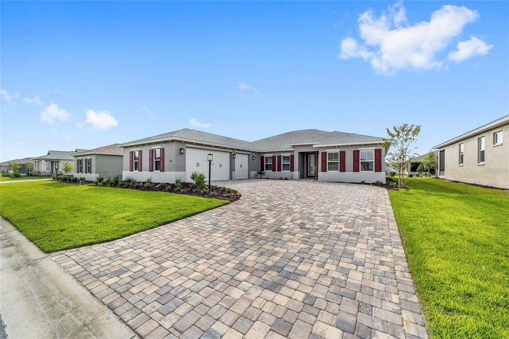 Activo con contrato: $443,000 (3 camas, 2 baños, 2678 Pies cuadrados)