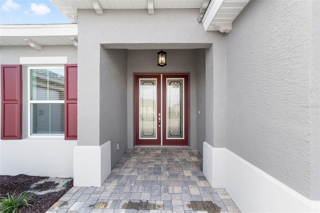 Activo con contrato: $443,000 (3 camas, 2 baños, 2678 Pies cuadrados)