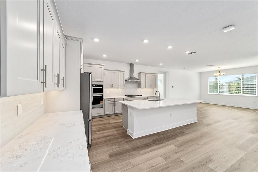 Activo con contrato: $443,000 (3 camas, 2 baños, 2678 Pies cuadrados)