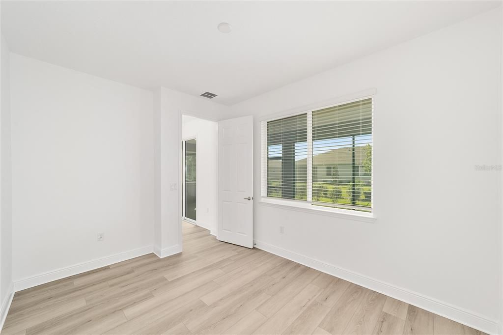 Activo con contrato: $443,000 (3 camas, 2 baños, 2678 Pies cuadrados)