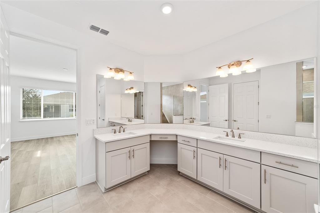 Activo con contrato: $443,000 (3 camas, 2 baños, 2678 Pies cuadrados)