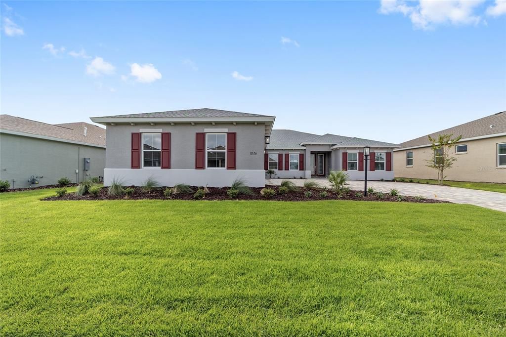 Activo con contrato: $443,000 (3 camas, 2 baños, 2678 Pies cuadrados)