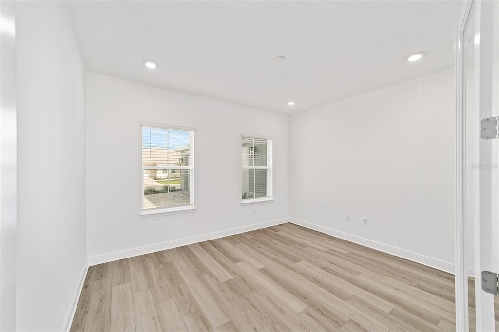 Activo con contrato: $443,000 (3 camas, 2 baños, 2678 Pies cuadrados)