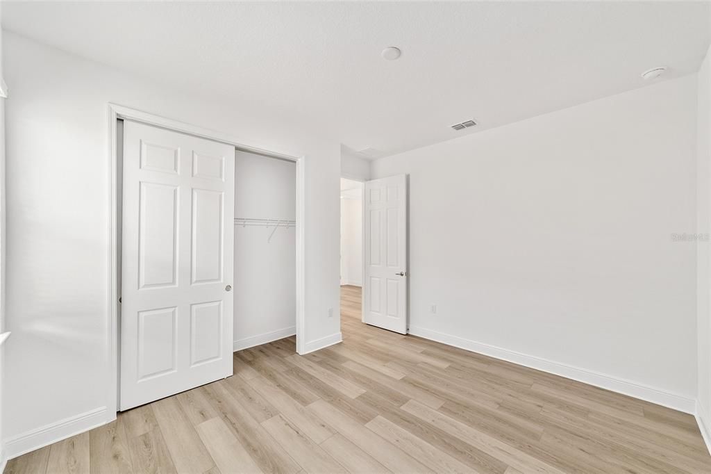 Activo con contrato: $443,000 (3 camas, 2 baños, 2678 Pies cuadrados)