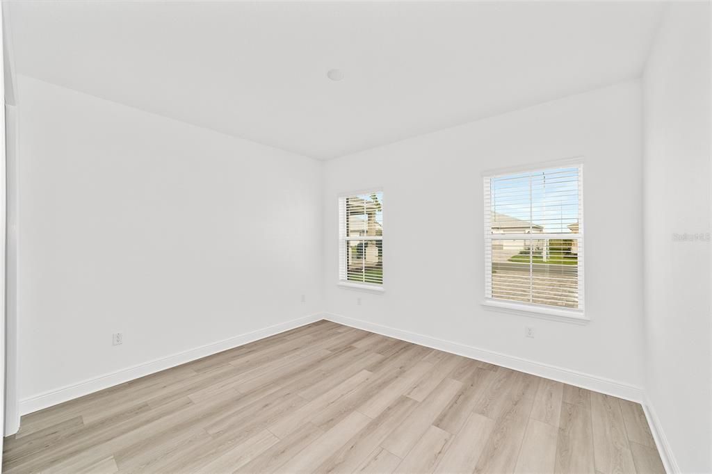 Activo con contrato: $443,000 (3 camas, 2 baños, 2678 Pies cuadrados)