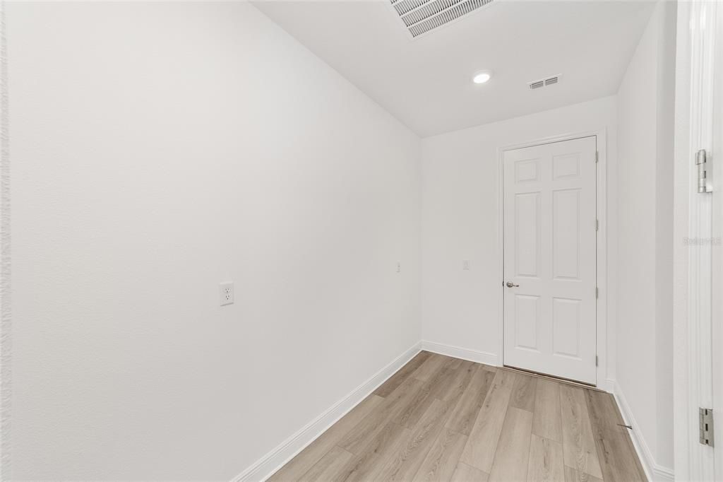 Activo con contrato: $443,000 (3 camas, 2 baños, 2678 Pies cuadrados)