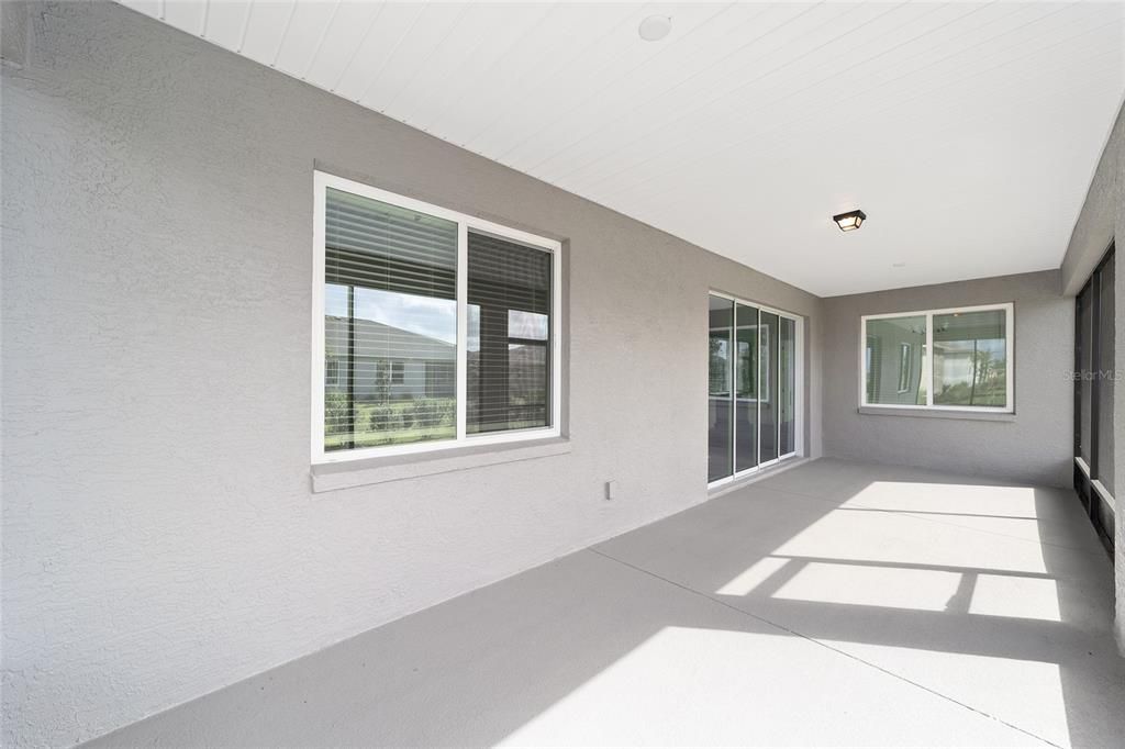 Activo con contrato: $443,000 (3 camas, 2 baños, 2678 Pies cuadrados)