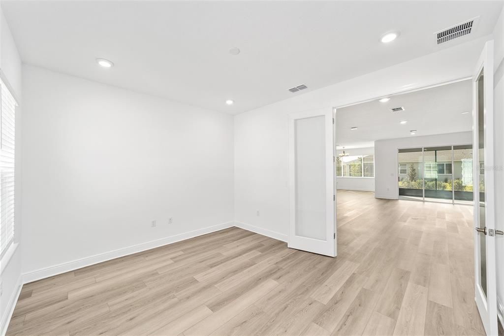 Activo con contrato: $443,000 (3 camas, 2 baños, 2678 Pies cuadrados)