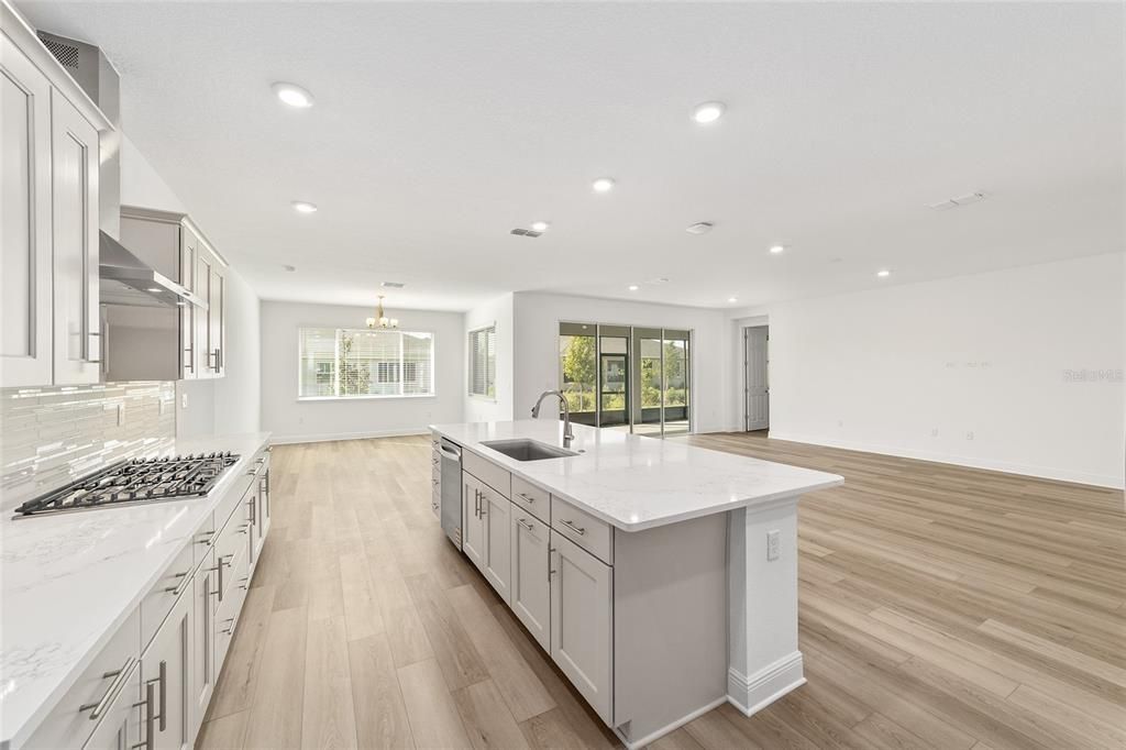 Activo con contrato: $443,000 (3 camas, 2 baños, 2678 Pies cuadrados)