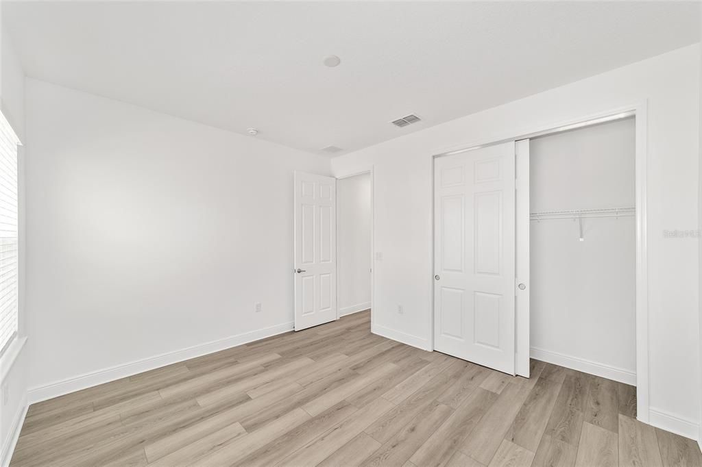 Activo con contrato: $443,000 (3 camas, 2 baños, 2678 Pies cuadrados)