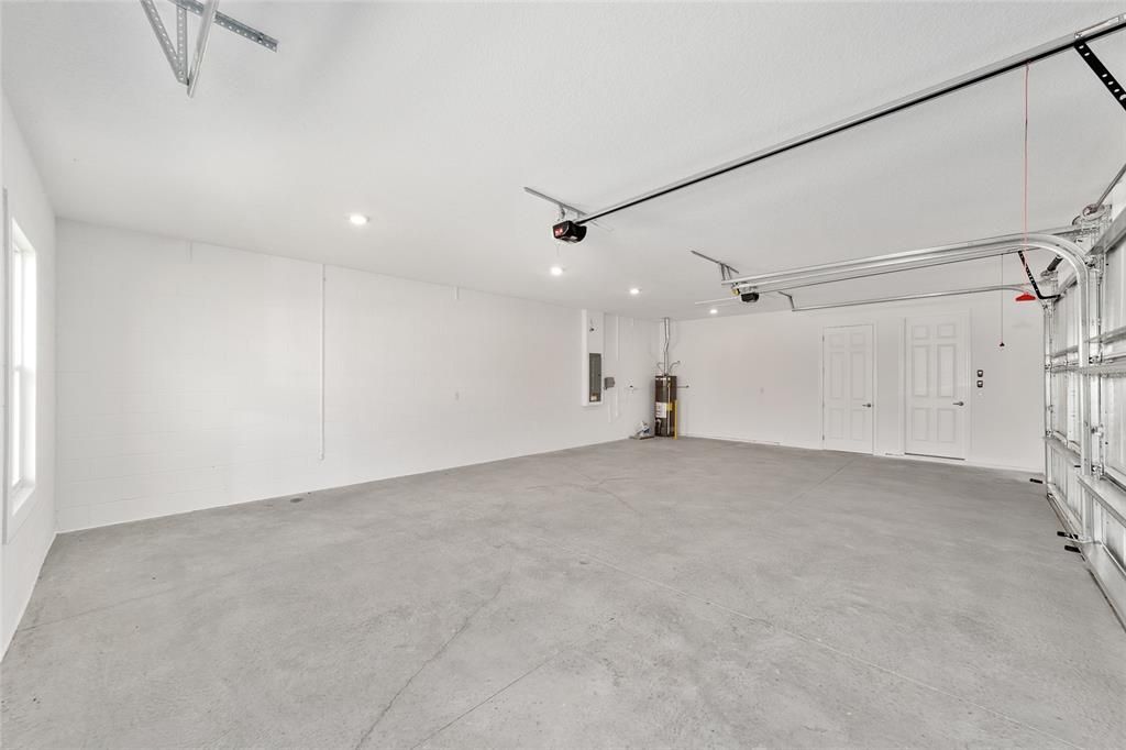 Activo con contrato: $443,000 (3 camas, 2 baños, 2678 Pies cuadrados)