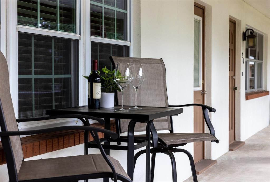 For Sale: $140,000 (1 beds, 1 baths, 640 Square Feet)