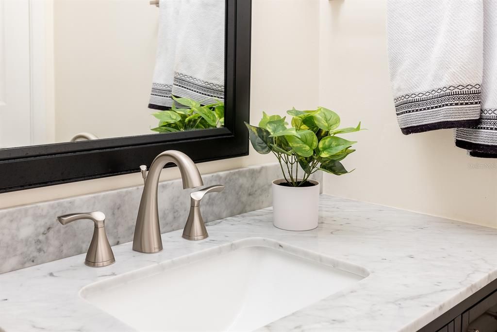 For Sale: $140,000 (1 beds, 1 baths, 640 Square Feet)