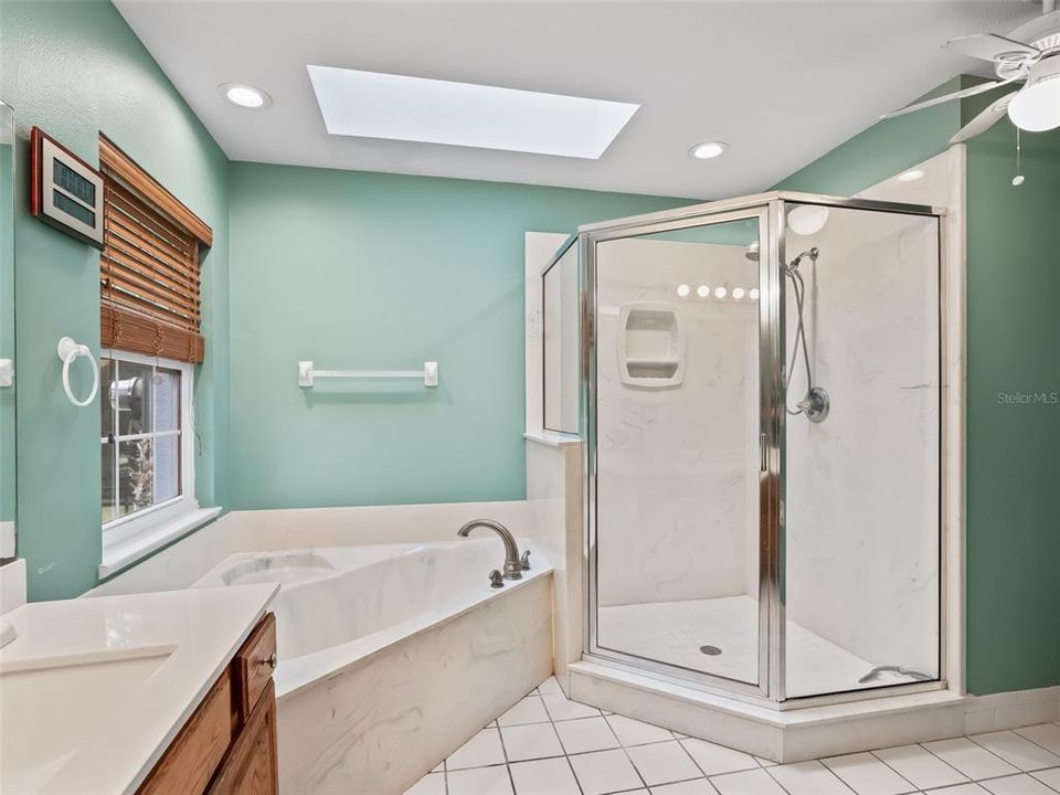 En Venta: $729,000 (3 camas, 2 baños, 2393 Pies cuadrados)