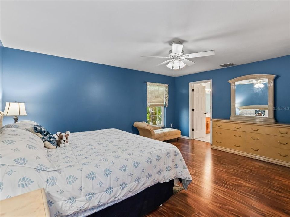 En Venta: $729,000 (3 camas, 2 baños, 2393 Pies cuadrados)