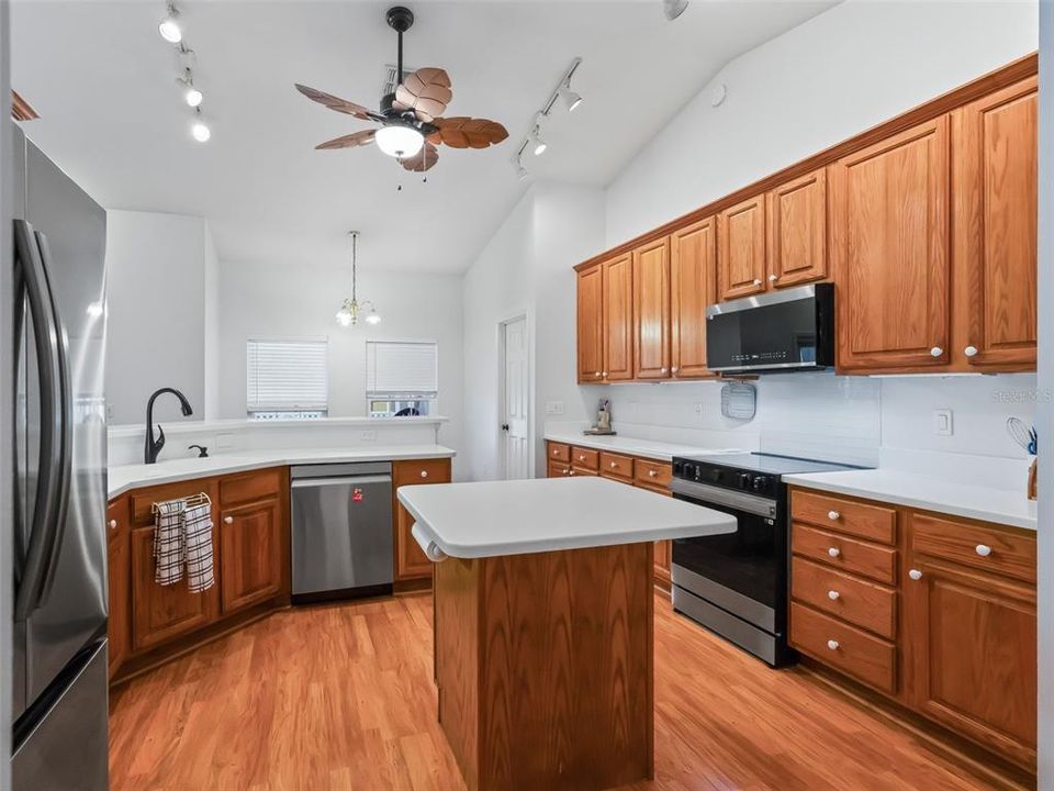 En Venta: $729,000 (3 camas, 2 baños, 2393 Pies cuadrados)