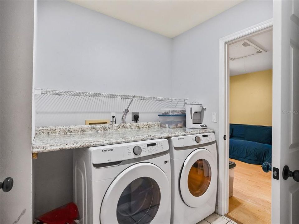 En Venta: $729,000 (3 camas, 2 baños, 2393 Pies cuadrados)