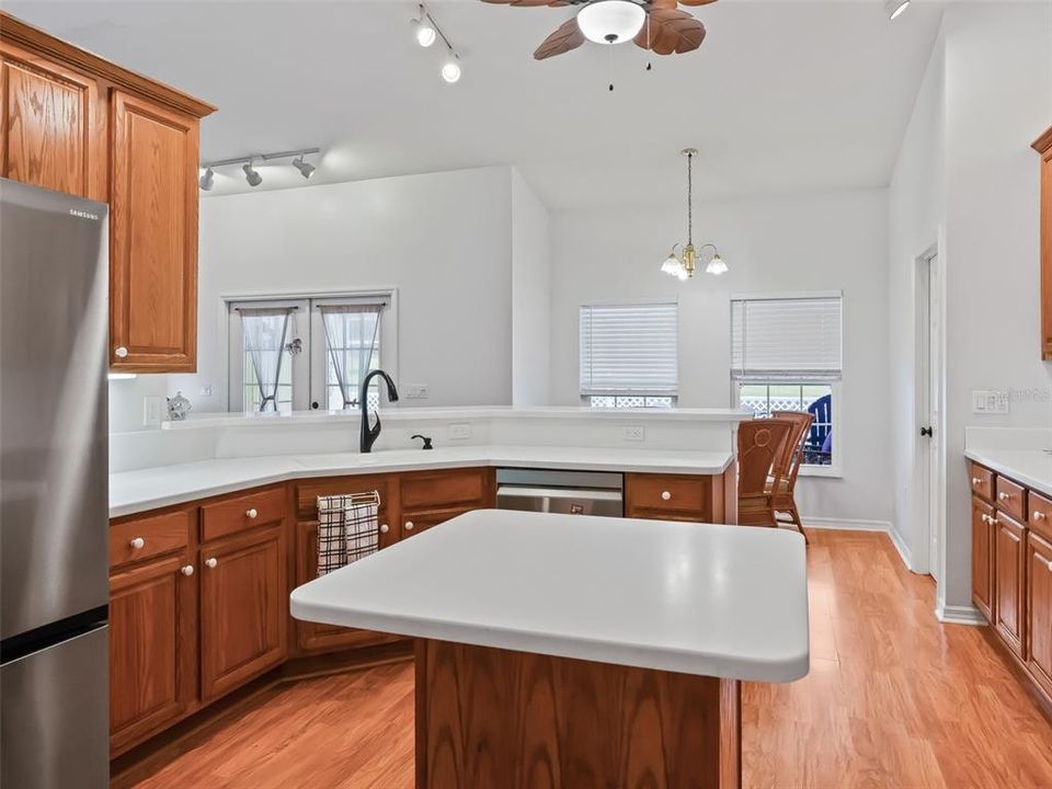 En Venta: $729,000 (3 camas, 2 baños, 2393 Pies cuadrados)