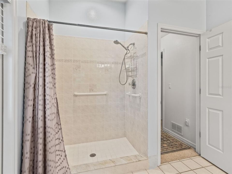 En Venta: $729,000 (3 camas, 2 baños, 2393 Pies cuadrados)