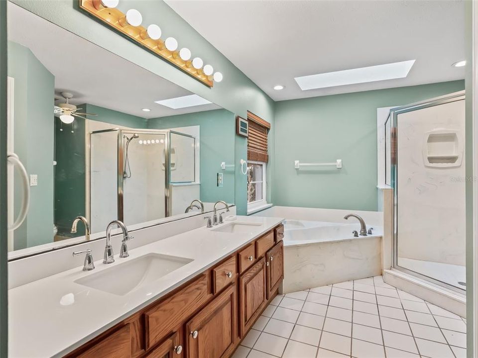 En Venta: $729,000 (3 camas, 2 baños, 2393 Pies cuadrados)