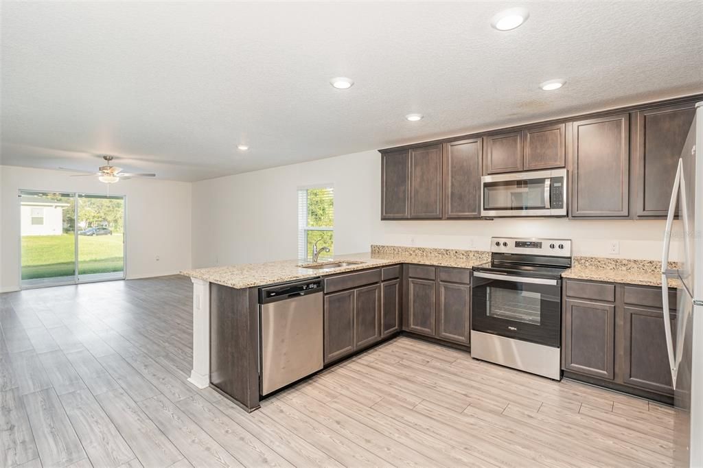 待售: $294,900 (4 贝兹, 2 浴室, 1851 平方英尺)