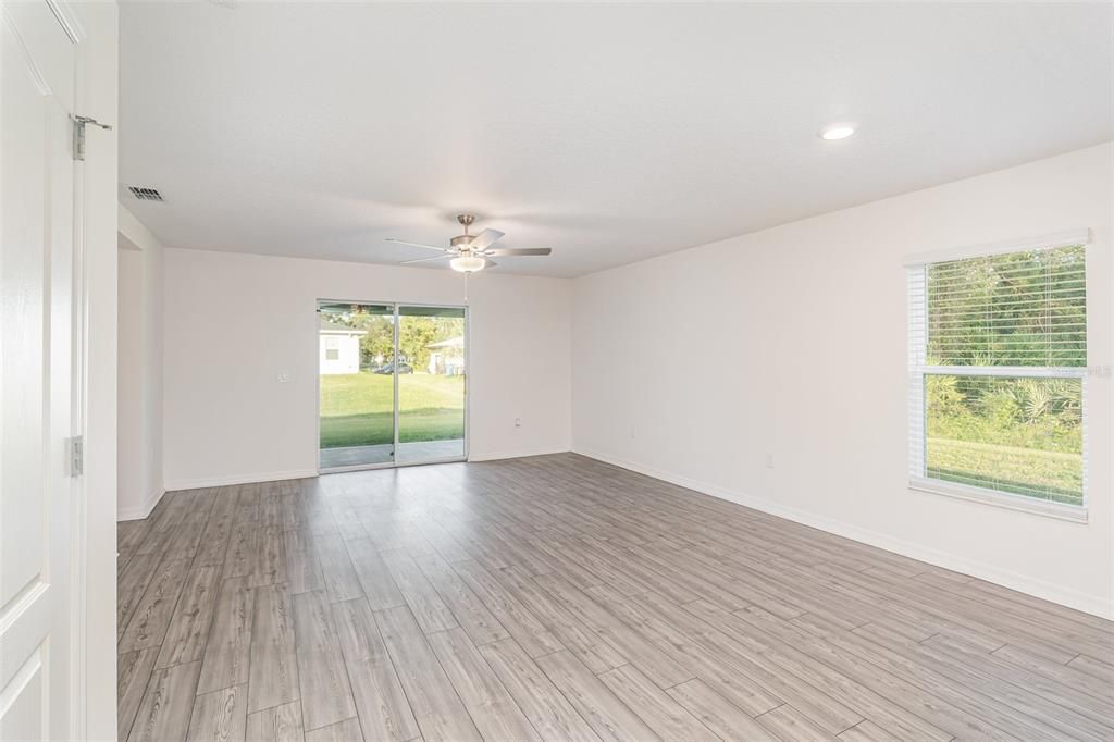 待售: $294,900 (4 贝兹, 2 浴室, 1851 平方英尺)