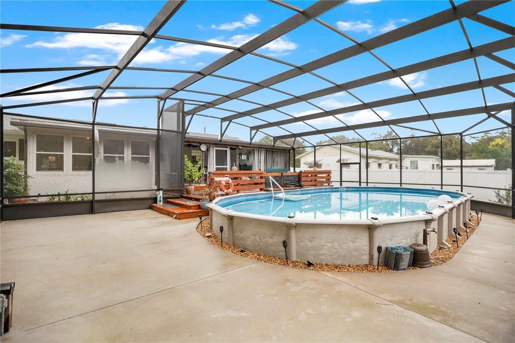 Active With Contract: $359,990 (3 beds, 2 baths, 1455 Square Feet)