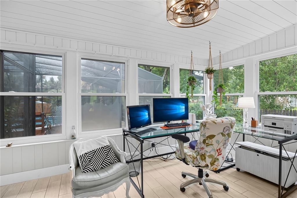 Active With Contract: $359,990 (3 beds, 2 baths, 1455 Square Feet)