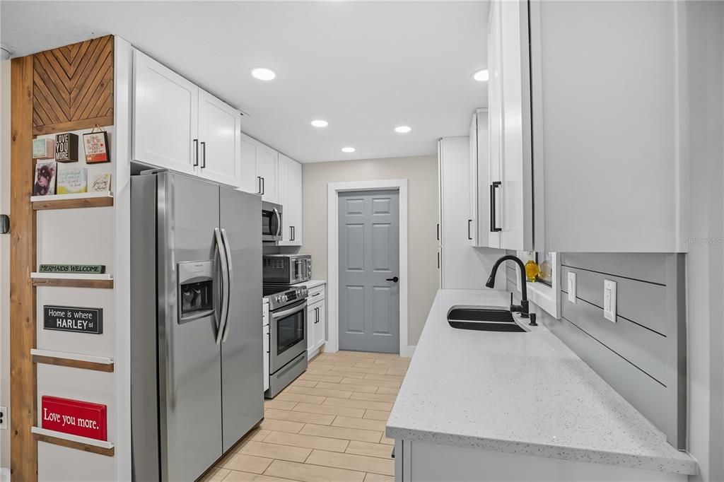 Active With Contract: $359,990 (3 beds, 2 baths, 1455 Square Feet)