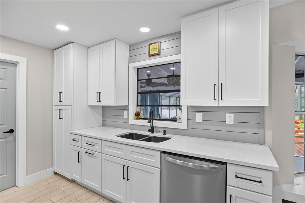 Active With Contract: $359,990 (3 beds, 2 baths, 1455 Square Feet)