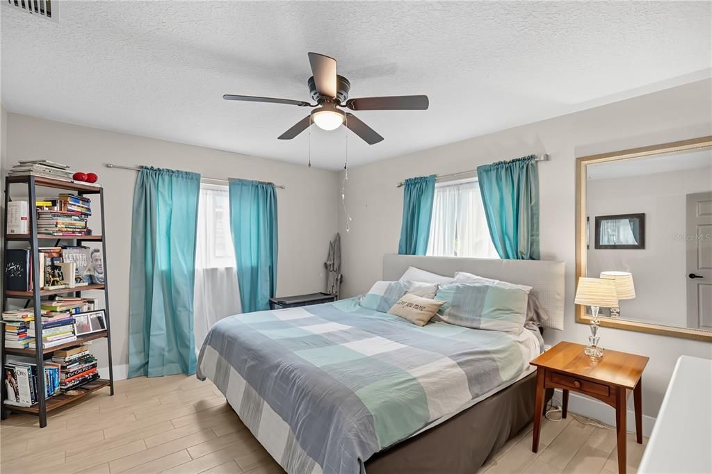 Active With Contract: $359,990 (3 beds, 2 baths, 1455 Square Feet)