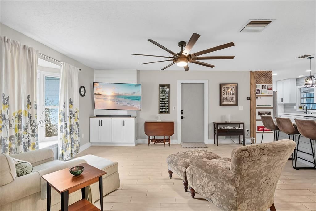 Active With Contract: $359,990 (3 beds, 2 baths, 1455 Square Feet)