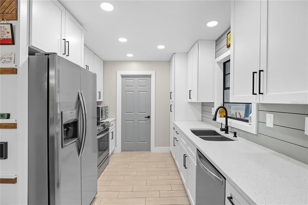 Active With Contract: $359,990 (3 beds, 2 baths, 1455 Square Feet)