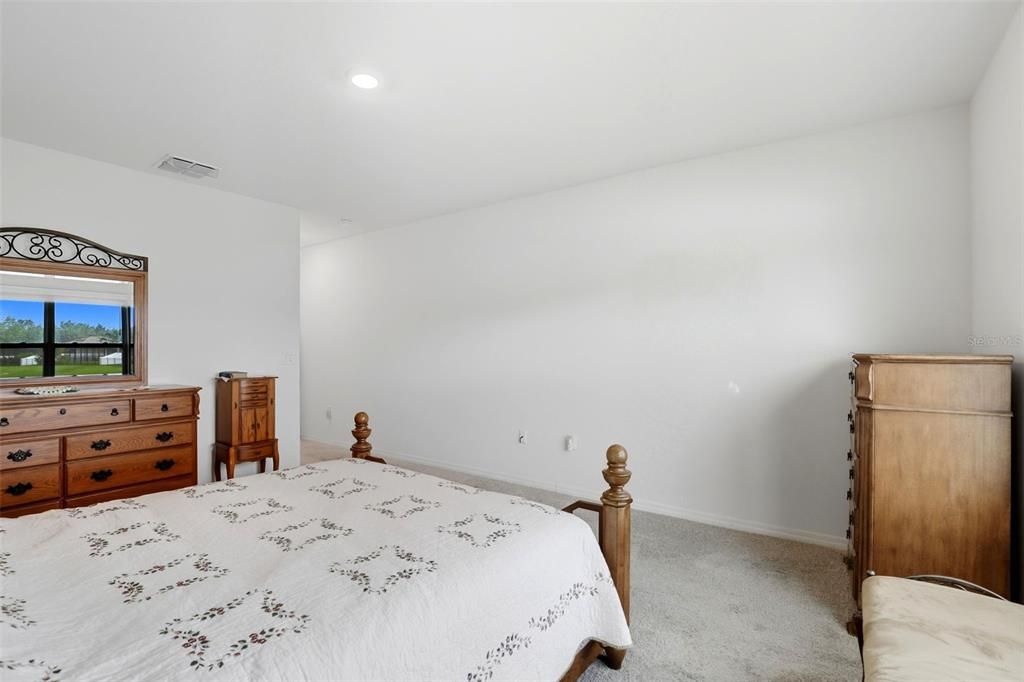 For Sale: $369,000 (4 beds, 2 baths, 2292 Square Feet)