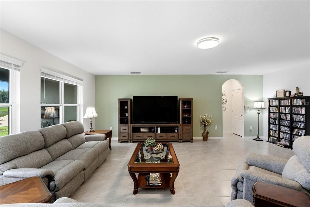 For Sale: $369,000 (4 beds, 2 baths, 2292 Square Feet)