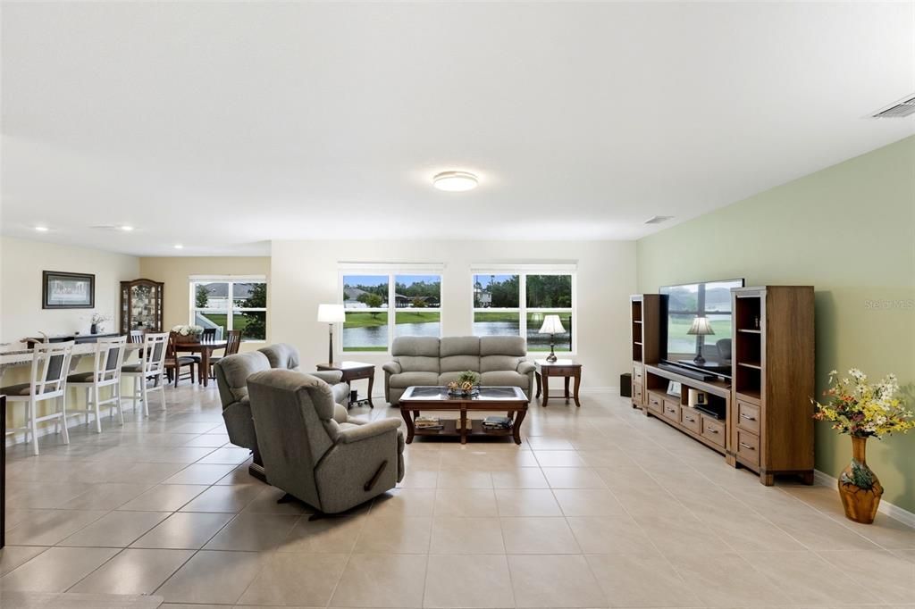 For Sale: $369,000 (4 beds, 2 baths, 2292 Square Feet)