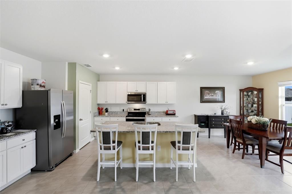 For Sale: $369,000 (4 beds, 2 baths, 2292 Square Feet)