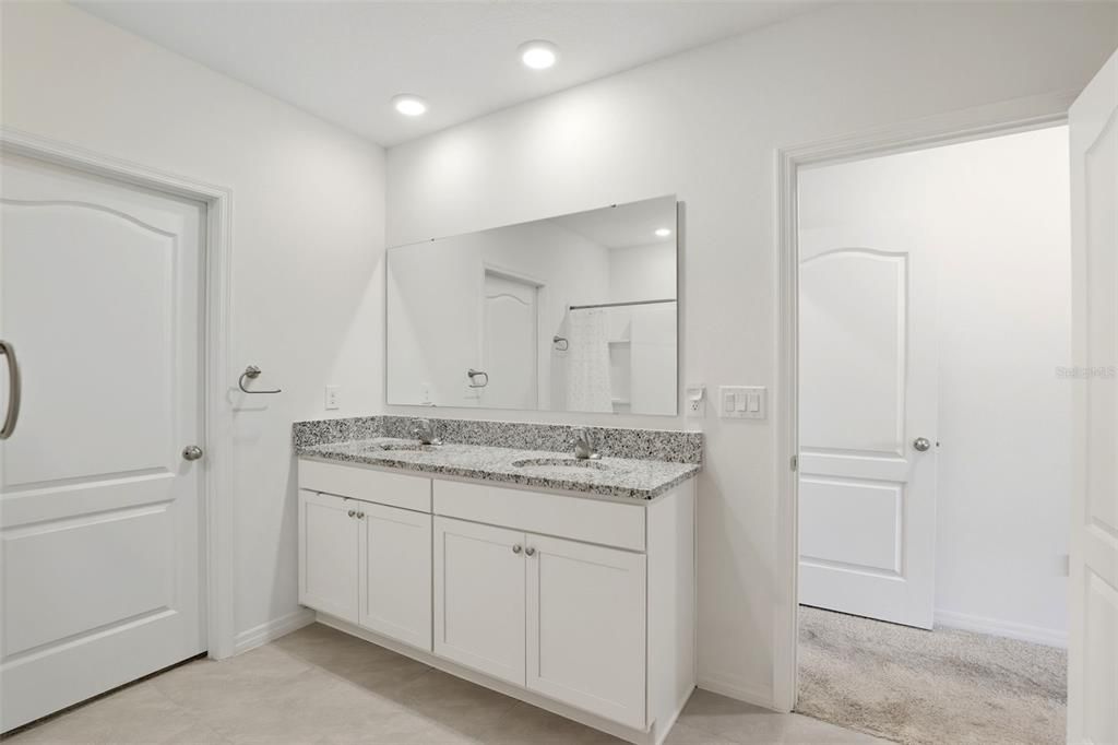 For Sale: $369,000 (4 beds, 2 baths, 2292 Square Feet)