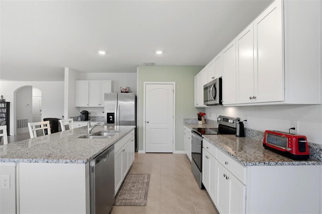 For Sale: $369,000 (4 beds, 2 baths, 2292 Square Feet)