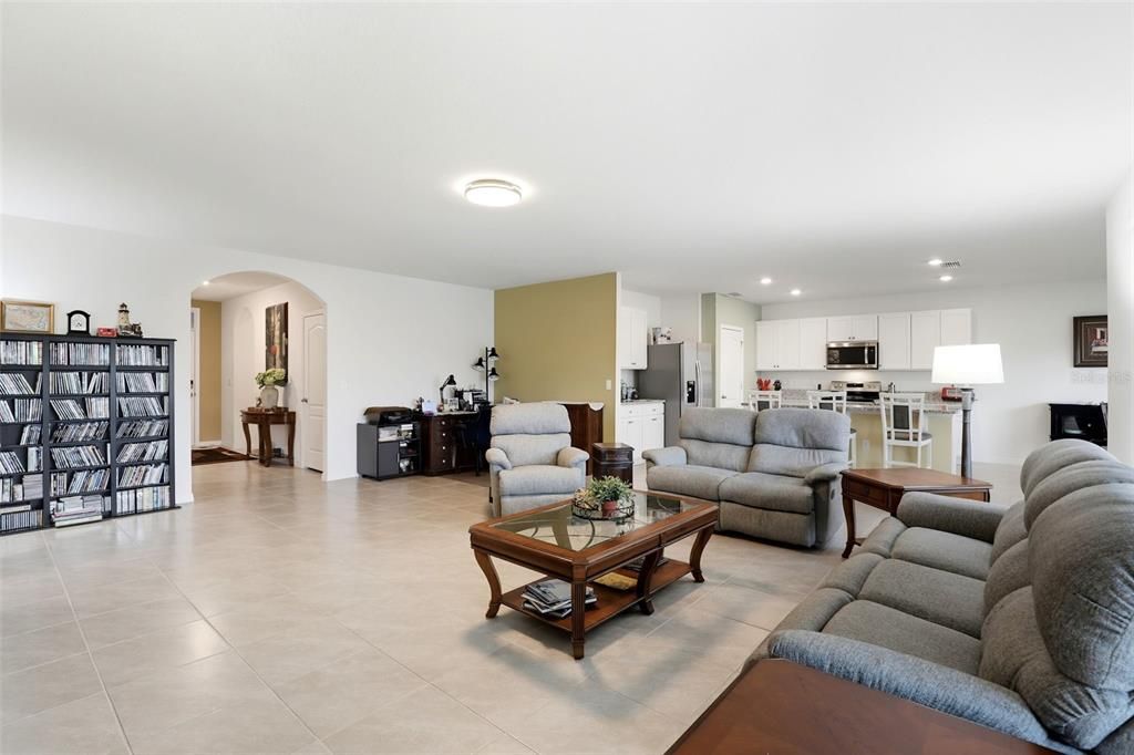 For Sale: $369,000 (4 beds, 2 baths, 2292 Square Feet)