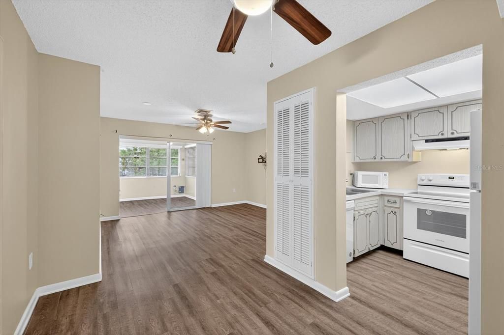 待售: $85,000 (2 贝兹, 2 浴室, 1088 平方英尺)