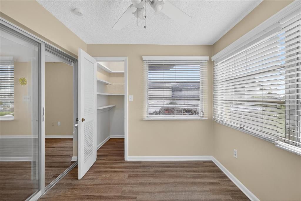 待售: $85,000 (2 贝兹, 2 浴室, 1088 平方英尺)