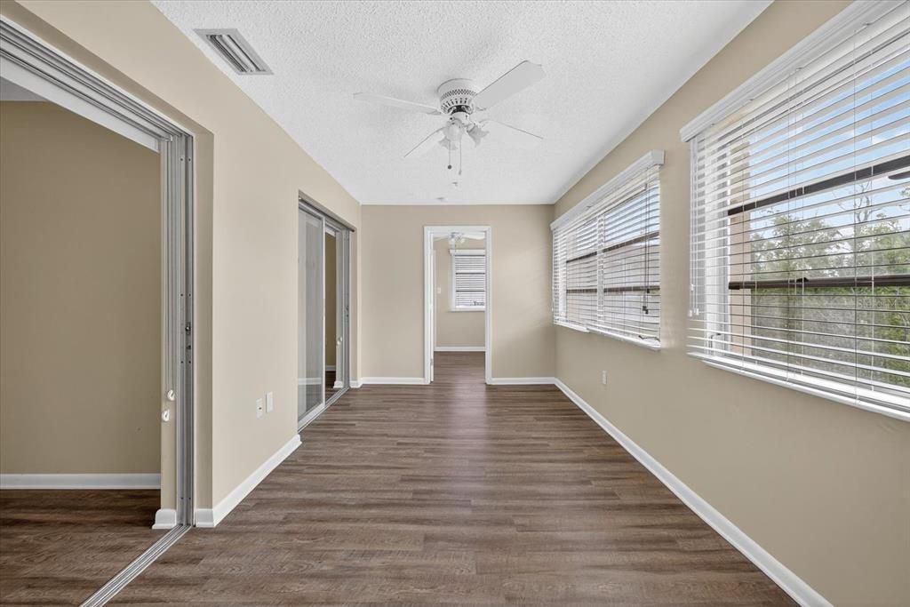 待售: $85,000 (2 贝兹, 2 浴室, 1088 平方英尺)