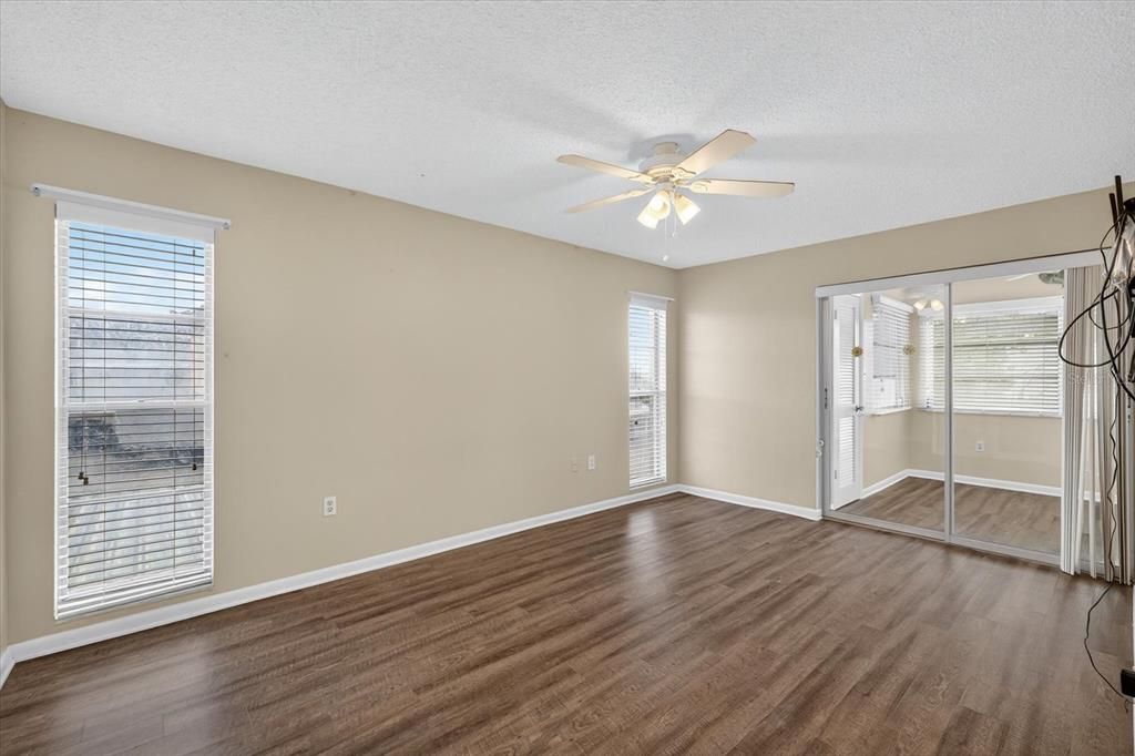 待售: $85,000 (2 贝兹, 2 浴室, 1088 平方英尺)