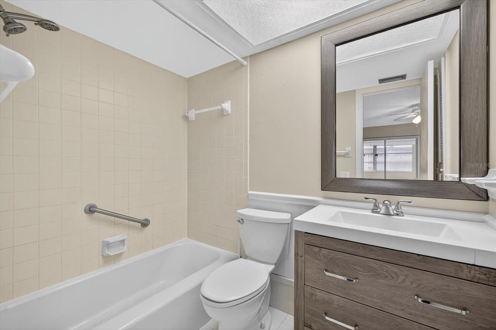 待售: $85,000 (2 贝兹, 2 浴室, 1088 平方英尺)